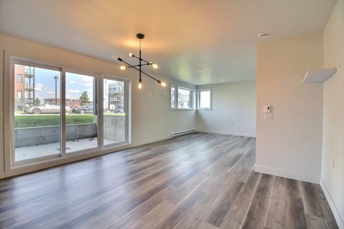 Salon - 102-2357 Rue Harold-Cooke, Sherbrooke (Les Nations), QC 