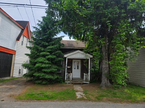 620 Rue du Collège  Lachute, QC J8H 1S7