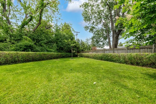 Cour - 28 Rue Kieffer, Dollard-Des-Ormeaux, QC 