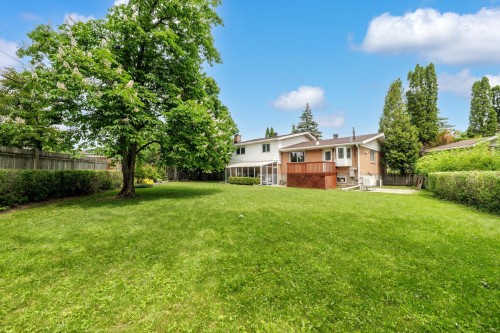 Cour - 28 Rue Kieffer, Dollard-Des-Ormeaux, QC 
