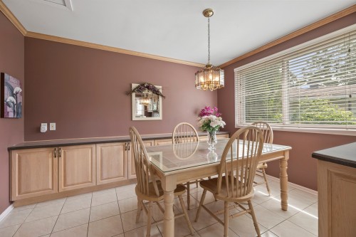 Coin-repas - 28 Rue Kieffer, Dollard-Des-Ormeaux, QC 