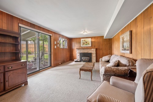 Salle familiale - 28 Rue Kieffer, Dollard-Des-Ormeaux, QC 