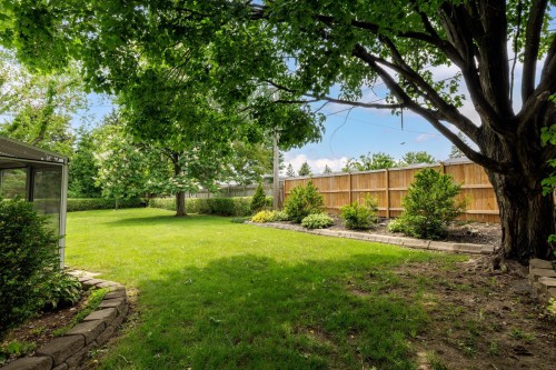 Cour - 28 Rue Kieffer, Dollard-Des-Ormeaux, QC 