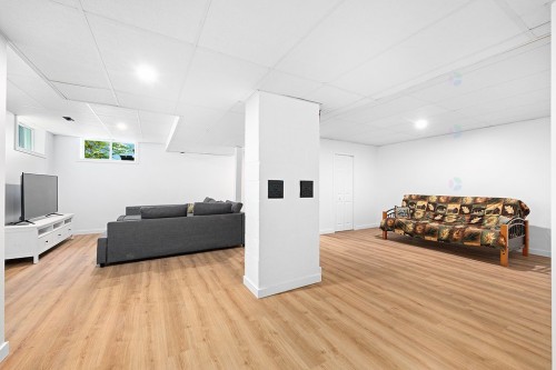 Salle familiale - 134 Ch. Leslie, Otter Lake, QC - Indoor