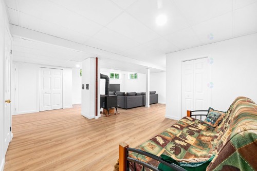 Salle familiale - 134 Ch. Leslie, Otter Lake, QC - Indoor