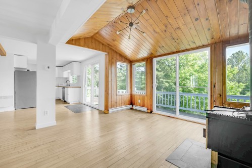 Salon - 91 Mtée St-Elmire, Saint-Sauveur, QC 