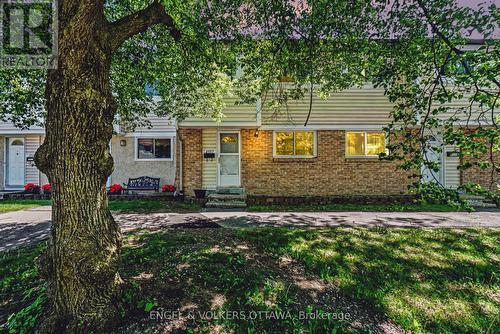 4557 DORA CRESCENT  Ottawa, ON K1J 8S5