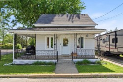 45 Rue Roch  L'Épiphanie, QC J5X 3B8