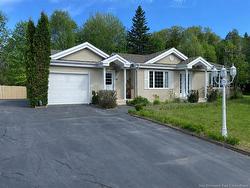 52 Raymond ST Edmundston, NB E3V 4Z7