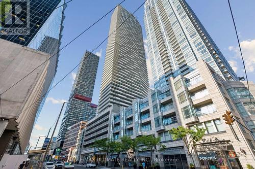 3905 - 2221 YONGE STREET  Toronto, ON M4S 2B4