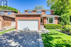 32 ROSLO COURT Oakville, ON L6H 4S1