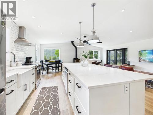 3718 Krestova Road, Krestova, BC - Indoor Photo Showing Kitchen With Upgraded Kitchen