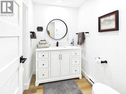 Mainfloor bathroom - 