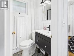 Cottage bathroom w shower - 