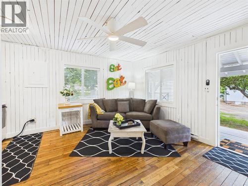 Cottage living area - 3718 Krestova Road, Krestova, BC - Indoor