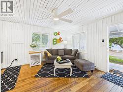 Cottage living area - 