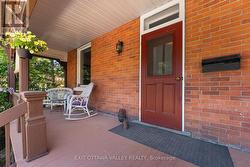 Entrance for 283 - 