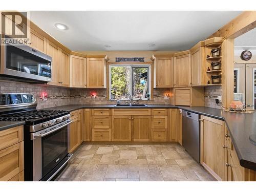 3286 Eagle Way, Williams Lake, BC - Indoor Photo Showing Kitchen With Double Sink