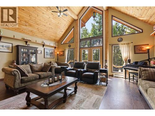 3286 Eagle Way, Williams Lake, BC - Indoor Photo Showing Living Room