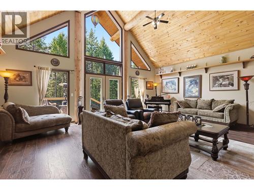 3286 Eagle Way, Williams Lake, BC - Indoor Photo Showing Living Room