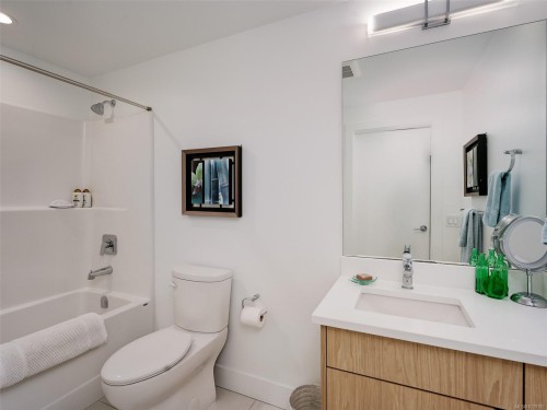 #201-2461 Sidney Ave, Sidney, BC 