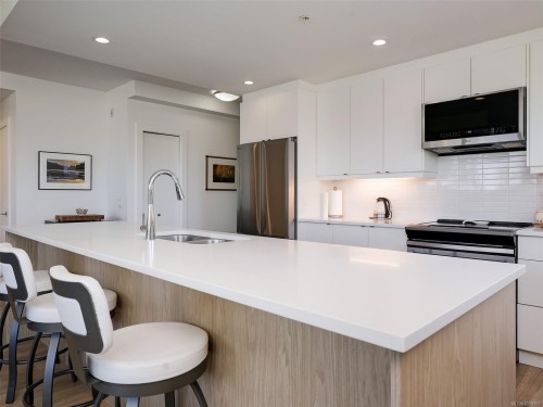 #201-2461 Sidney Ave, Sidney, BC 
