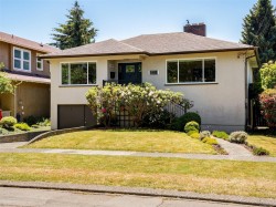 2021 Byron St Oak Bay, BC V8R 1L8