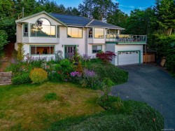 1206 McKenzie Dr Duncan, BC V9L 5R8