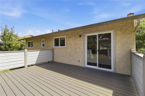 564 Oconnell Pl, Saanich, BC 