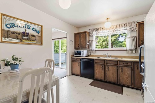564 Oconnell Pl, Saanich, BC 