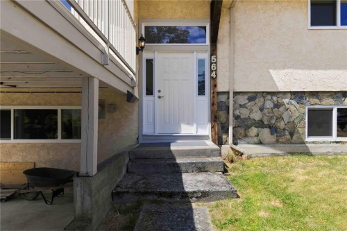 564 Oconnell Pl, Saanich, BC 
