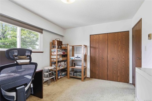 564 Oconnell Pl, Saanich, BC 