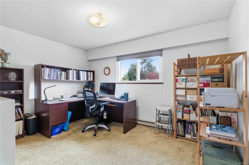 564 Oconnell Pl, Saanich, BC 