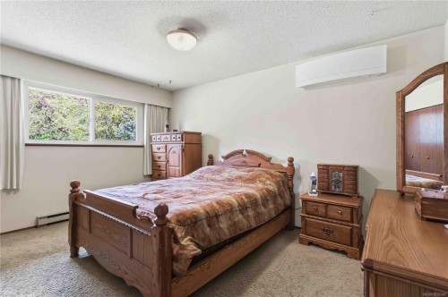 564 Oconnell Pl, Saanich, BC 