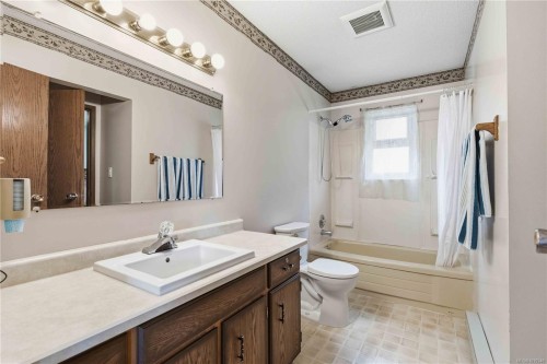 564 Oconnell Pl, Saanich, BC 