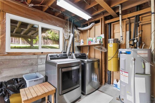 564 Oconnell Pl, Saanich, BC 