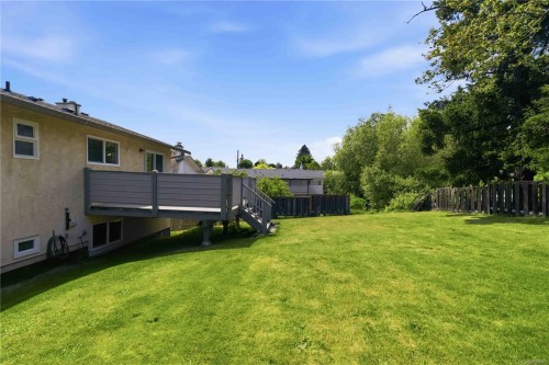 564 Oconnell Pl, Saanich, BC 