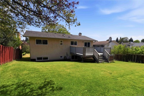564 Oconnell Pl, Saanich, BC 