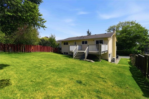 564 Oconnell Pl, Saanich, BC 