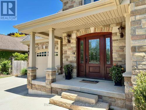 241 4Th Street Crescent, Hanover, ON 