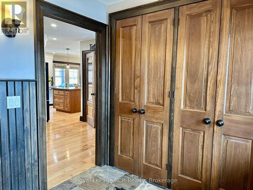 241 4Th Street Crescent, Hanover, ON 