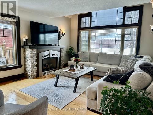 241 4Th Street Crescent, Hanover, ON 