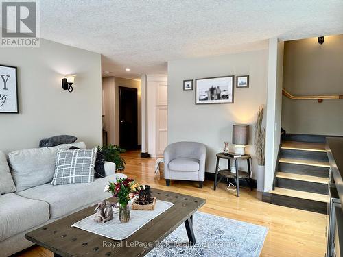 241 4Th Street Crescent, Hanover, ON 