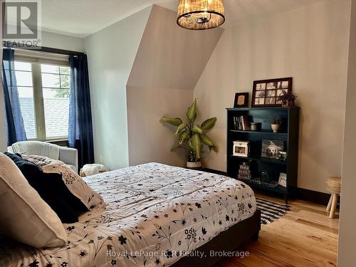 241 4Th Street Crescent, Hanover, ON 