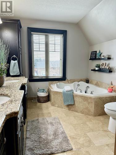 241 4Th Street Crescent, Hanover, ON 