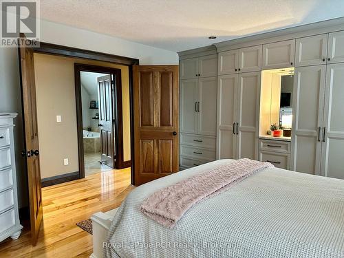241 4Th Street Crescent, Hanover, ON 