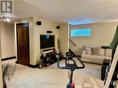 241 4Th Street Crescent, Hanover, ON 