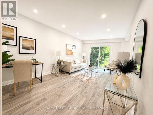 44 LILAC AVENUE  Markham, ON L3T 5K2