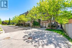 62 CORMIER HEIGHTS Toronto, ON M8Z 0B5