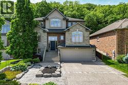 24 HEATHCOTE Court  Grimsby, ON L3M 0A6